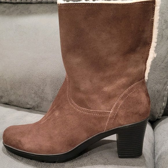 Clarks Bendables Brown Heeled Boots, Size 8W - Picture 4 of 9